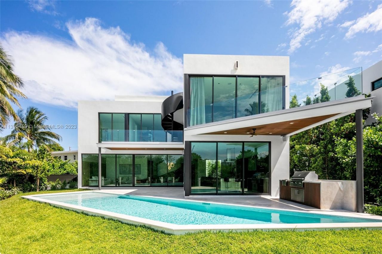 Villa à Miami, États-Unis, 500 m² - image 1