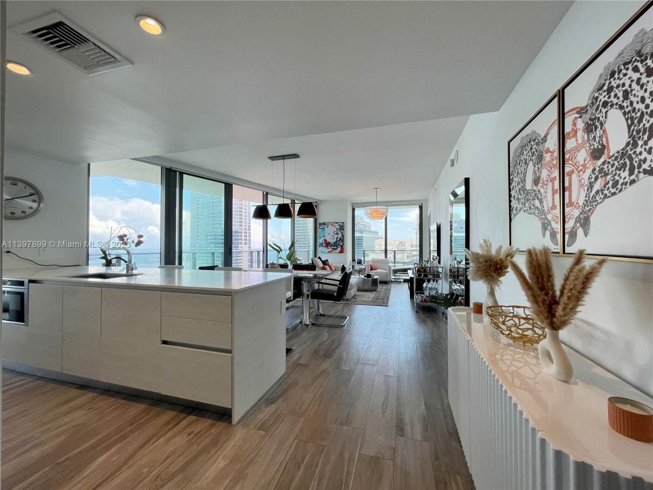 Flat in Miami, USA, 120 m² - picture 8