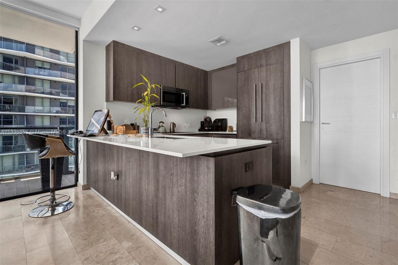 Piso en Miami, Estados Unidos, 120 m² - imagen 14