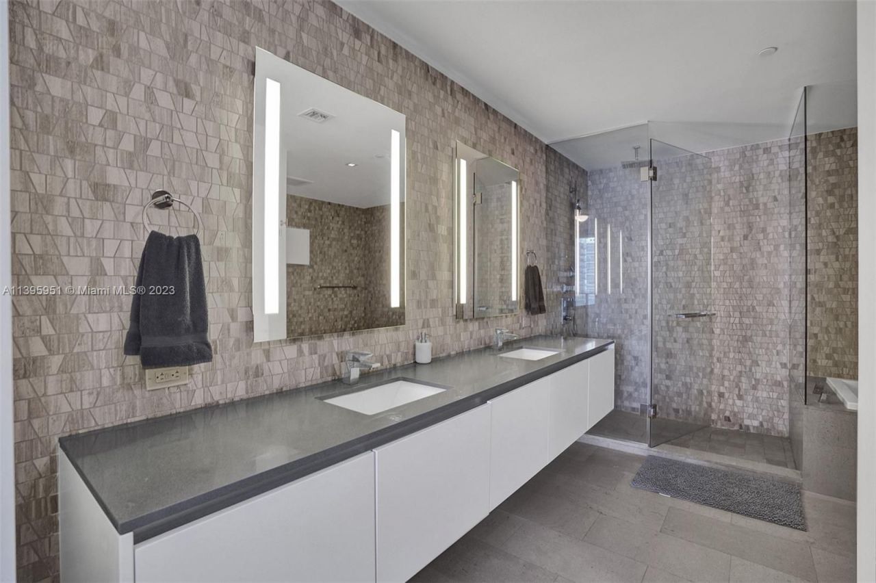 Piso en Miami, Estados Unidos, 120 m² - imagen 8