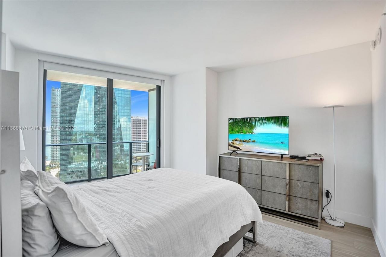 Piso en Miami, Estados Unidos, 120 m² - imagen 12