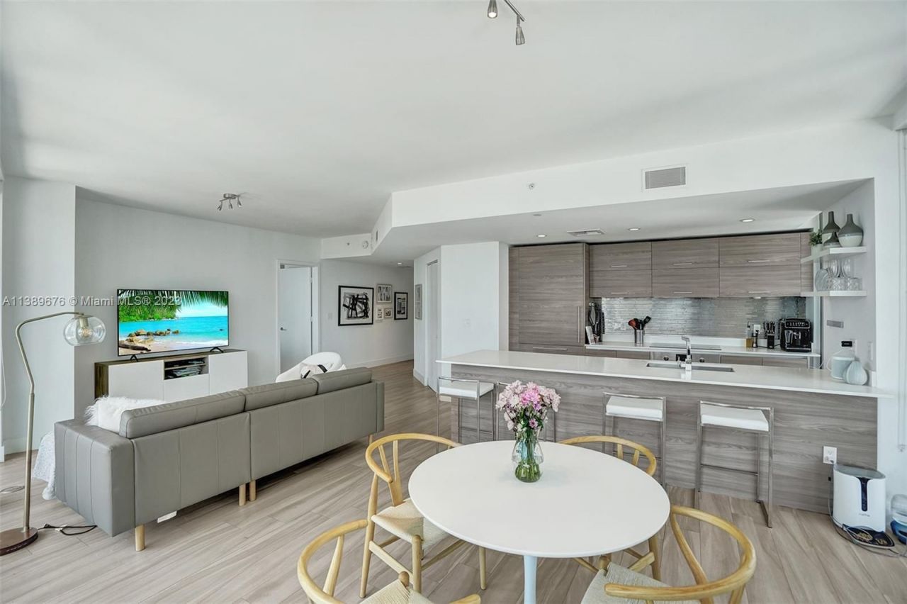 Piso en Miami, Estados Unidos, 120 m² - imagen 13