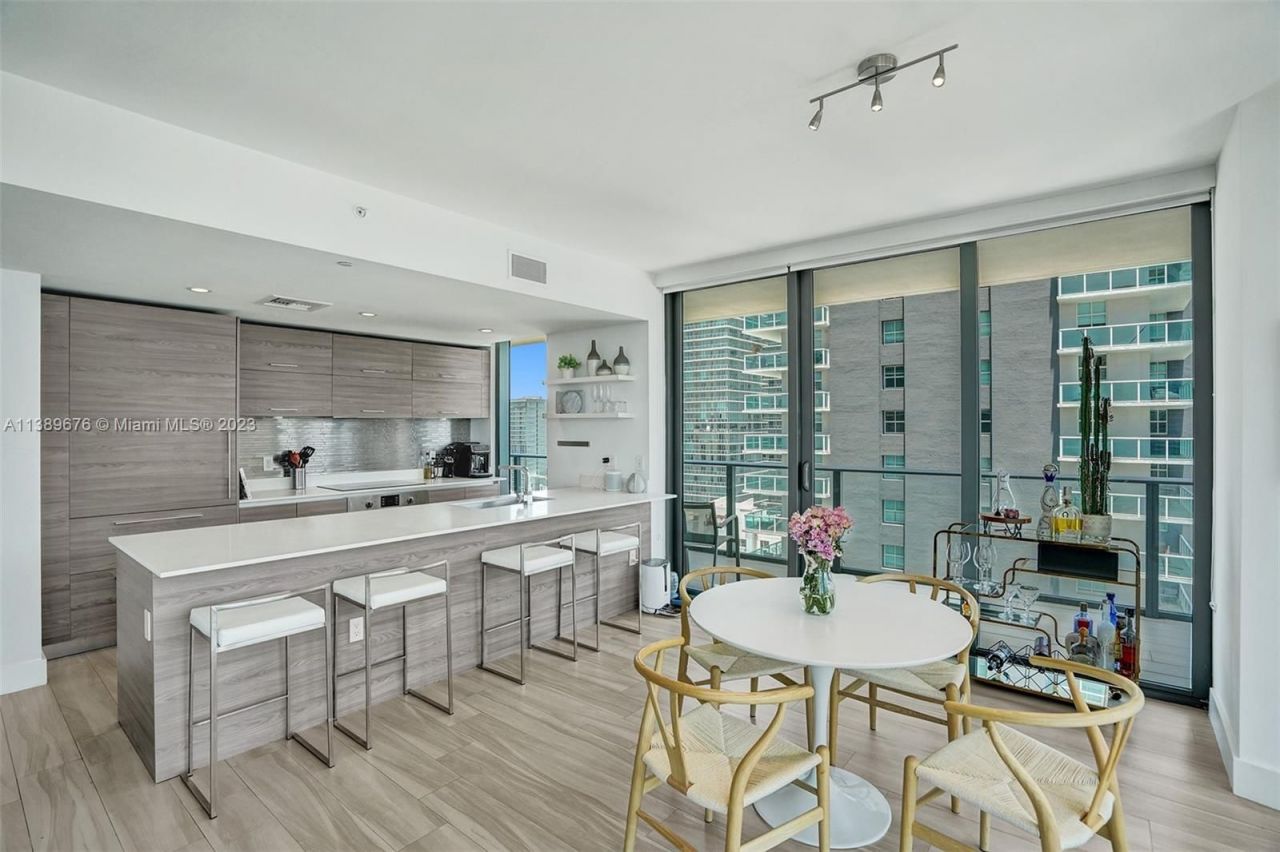 Piso en Miami, Estados Unidos, 120 m² - imagen 14