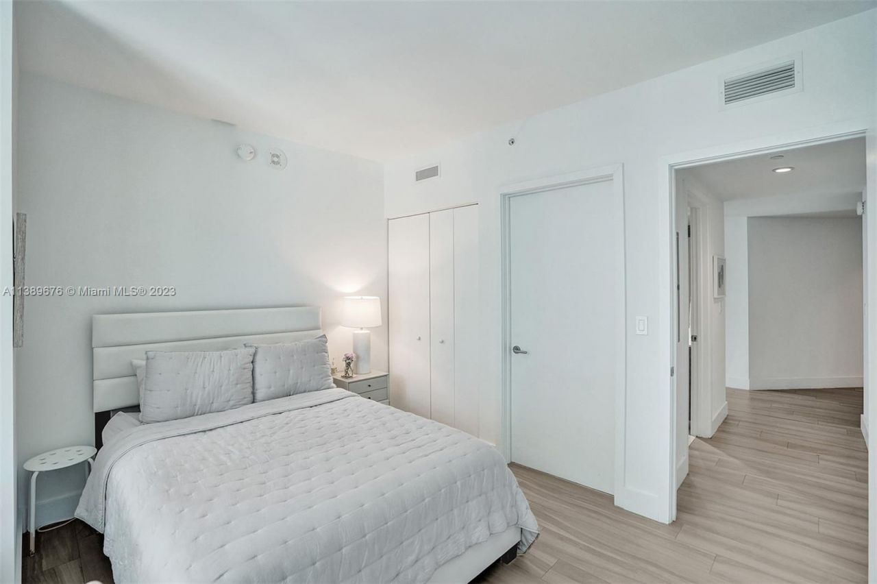 Piso en Miami, Estados Unidos, 120 m² - imagen 16