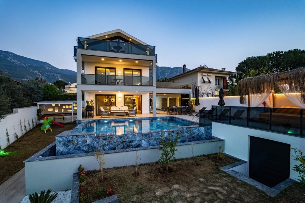 Villa à Fethiye, Turquie, 500 m² - image 1