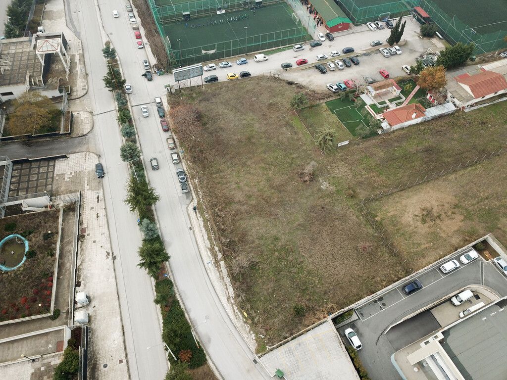 Land in Thessaloniki, Greece, 2 450 m² - picture 1