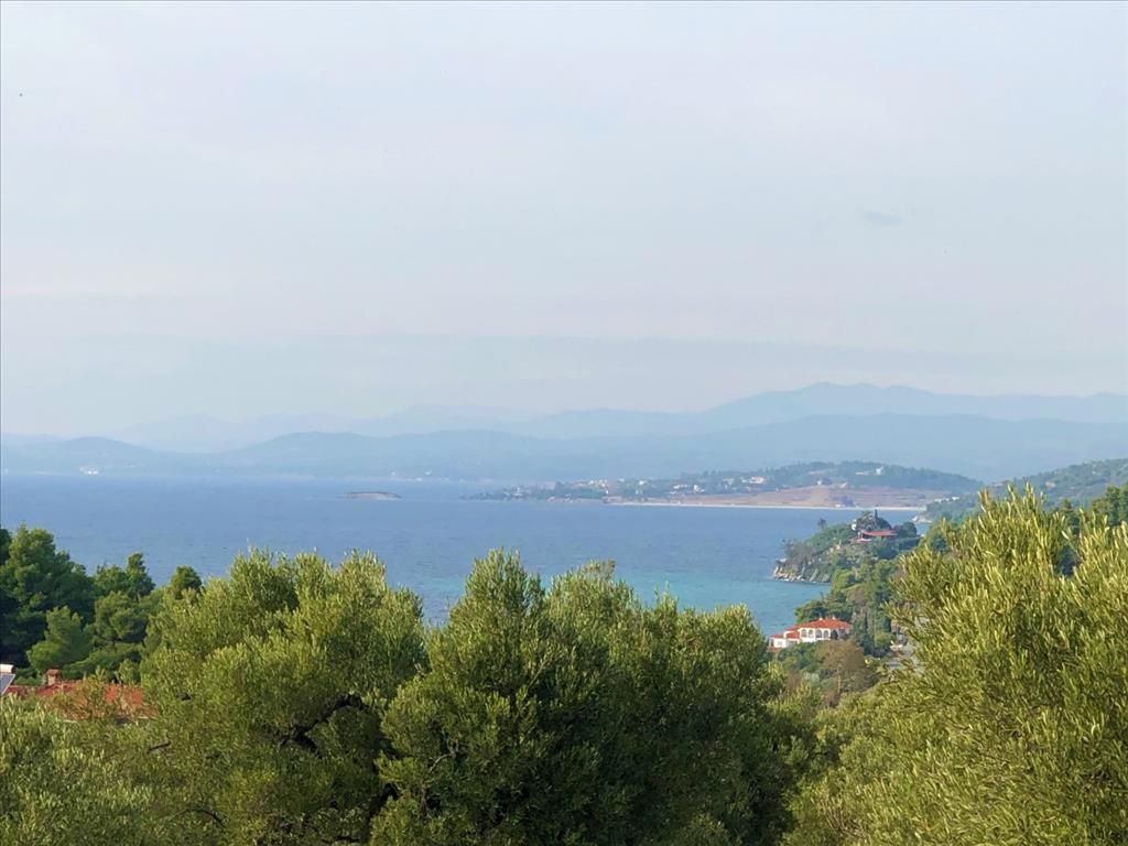 Land in Chalkidiki, Greece, 4 078 m² - picture 1