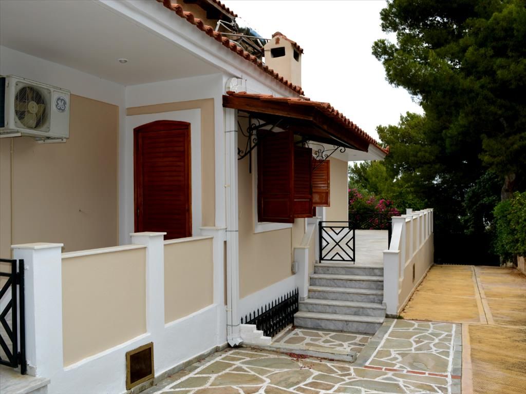 Villa in Rafina, Greece, 395 m² - picture 1