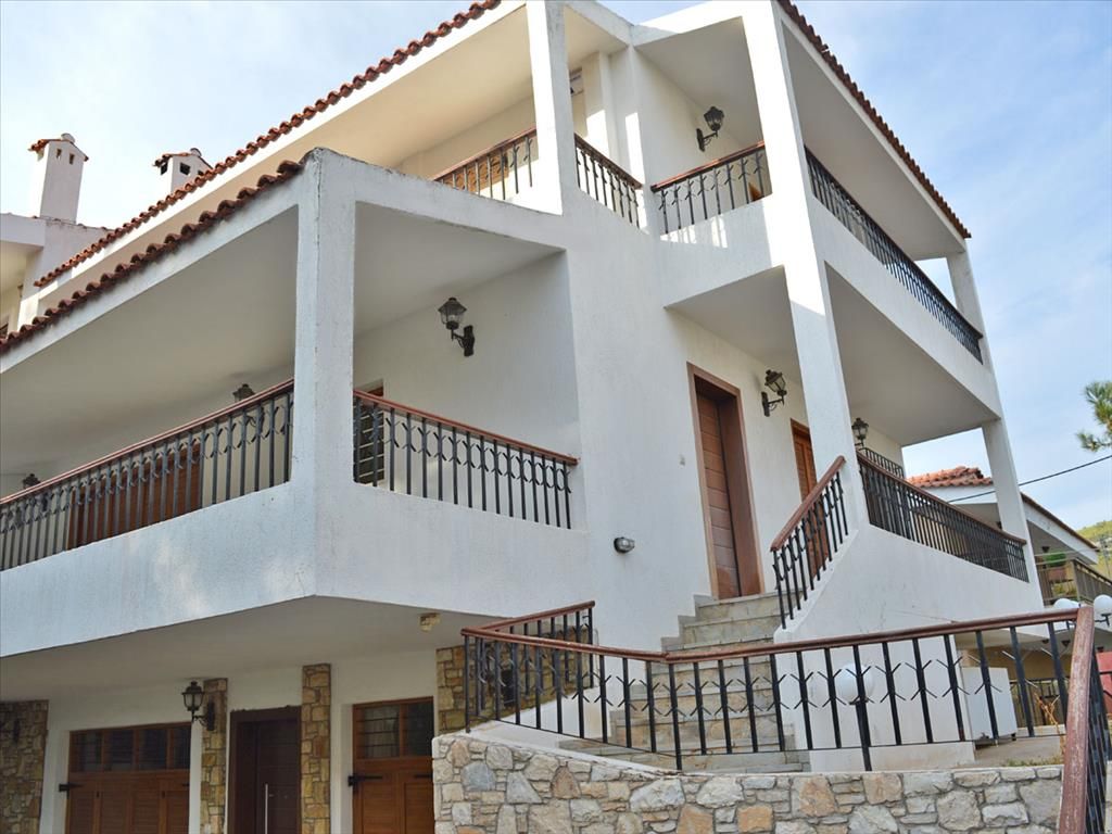 Maisonette en Agios Stefanos, Grecia, 240 m² - imagen 1