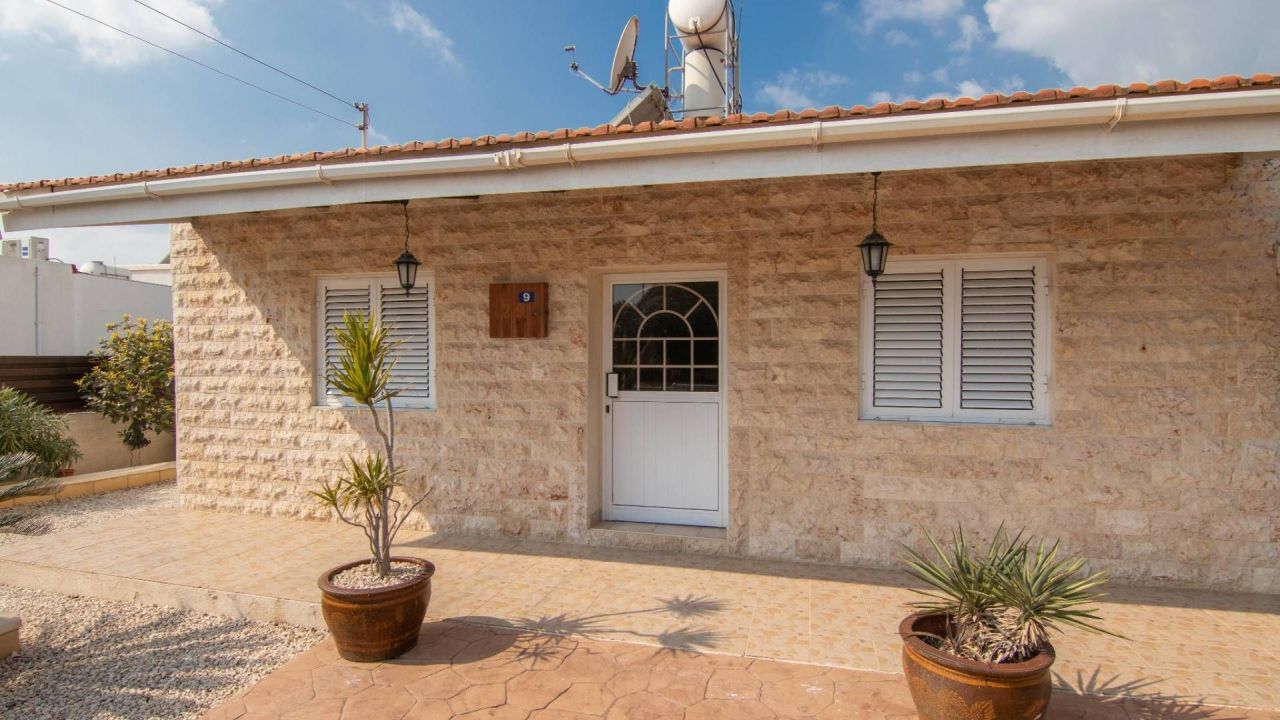 Bungalow in Protaras, Cyprus, 120 m² - picture 1