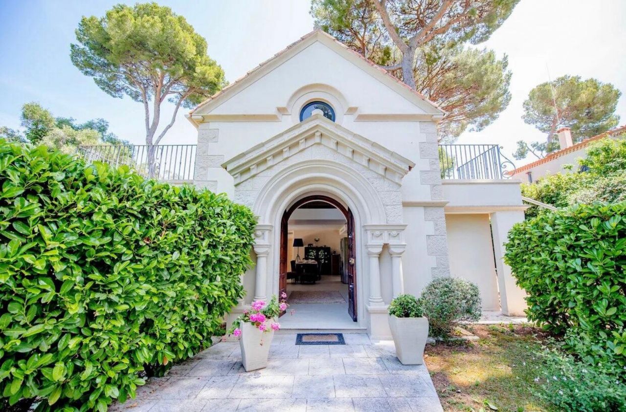 Villa in Antibes, Frankreich, 200 m² - Foto 1