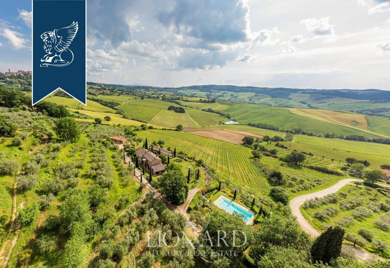 Casa en Montepulciano, Italia, 650 m² - imagen 1