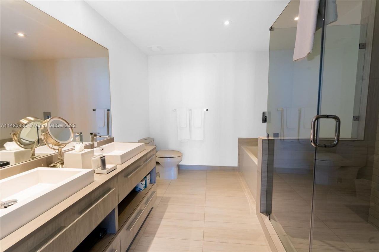 Flat in Miami, USA, 100 m² - picture 12