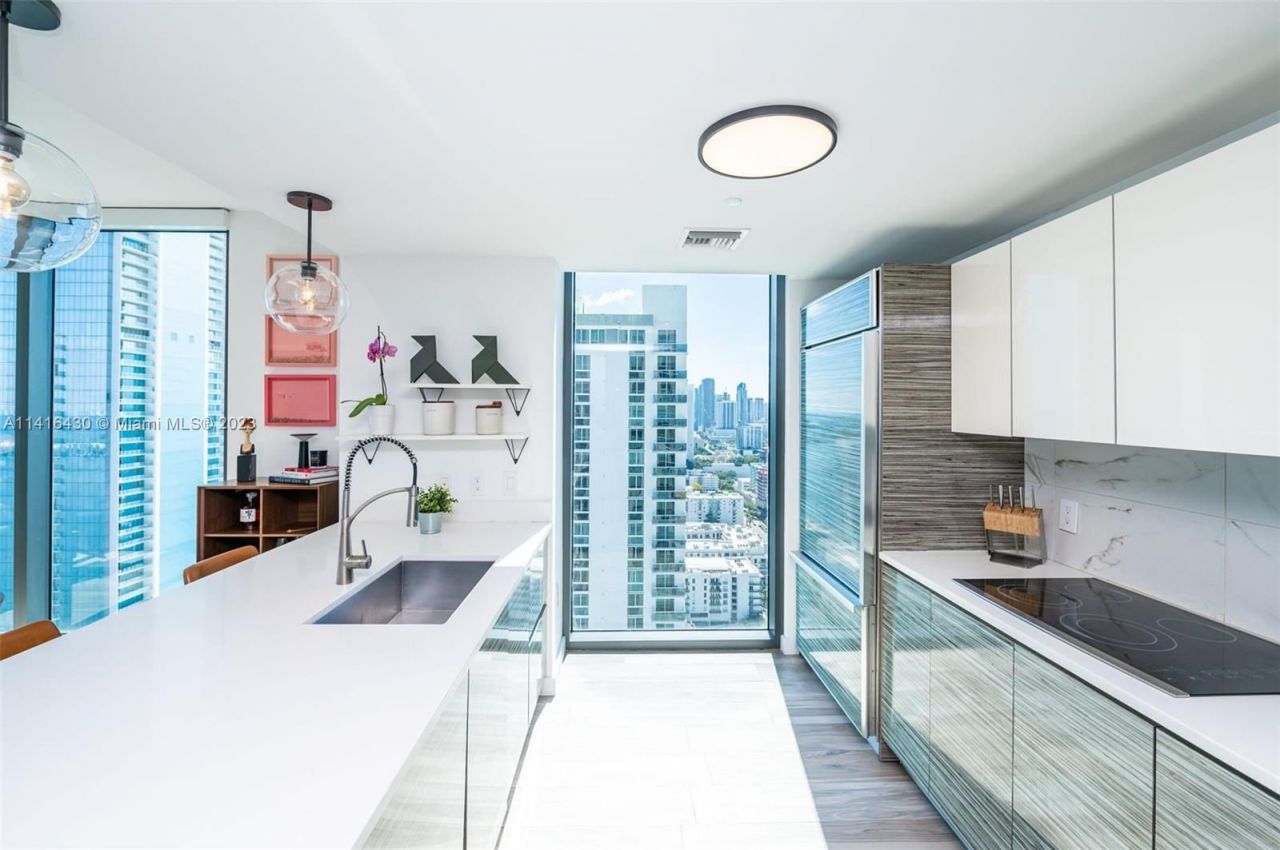 Flat in Miami, USA, 130 m² - picture 9