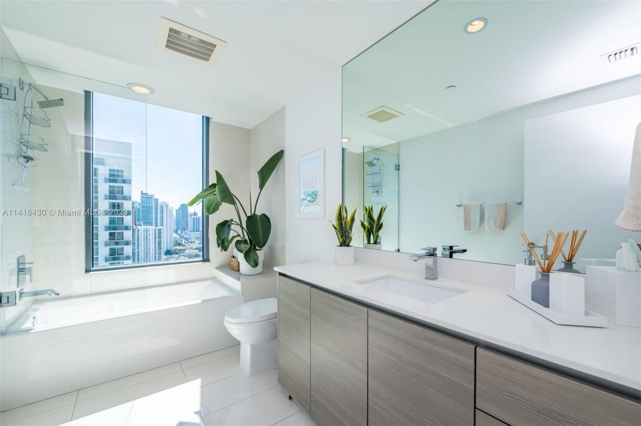 Flat in Miami, USA, 130 m² - picture 16