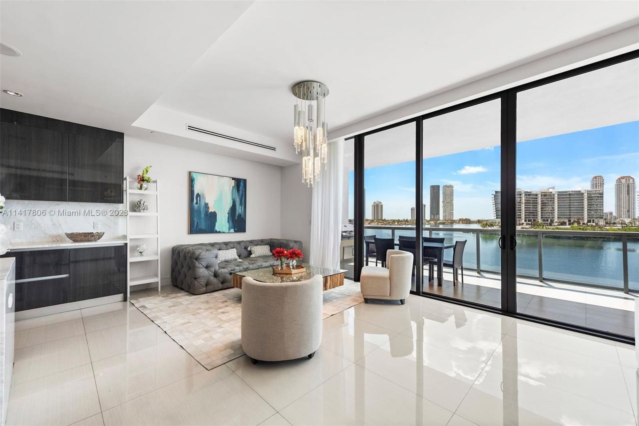 Flat in Miami, USA, 290 m² - picture 8