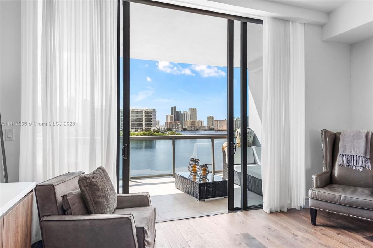 Flat in Miami, USA, 290 m² - picture 12