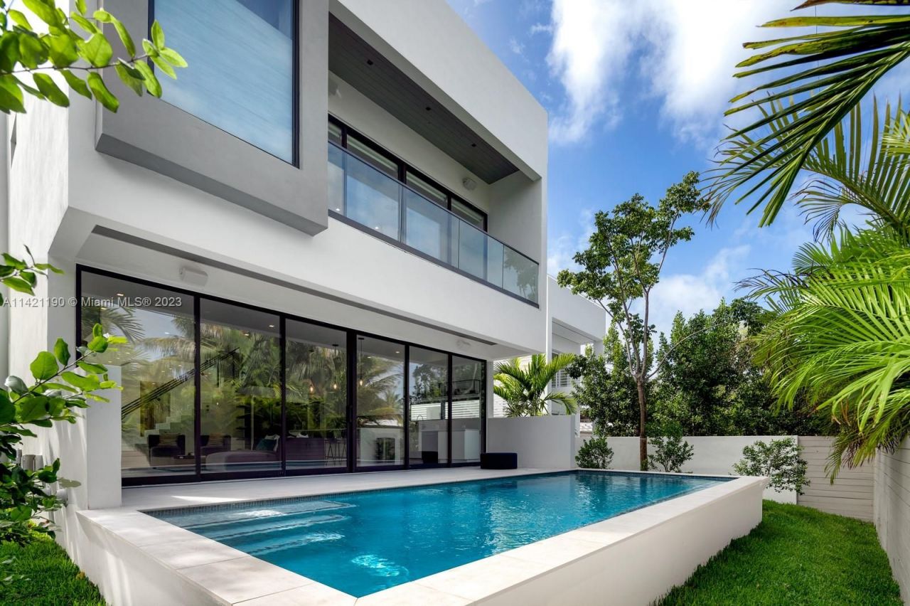 Villa à Miami, États-Unis, 270 m² - image 1