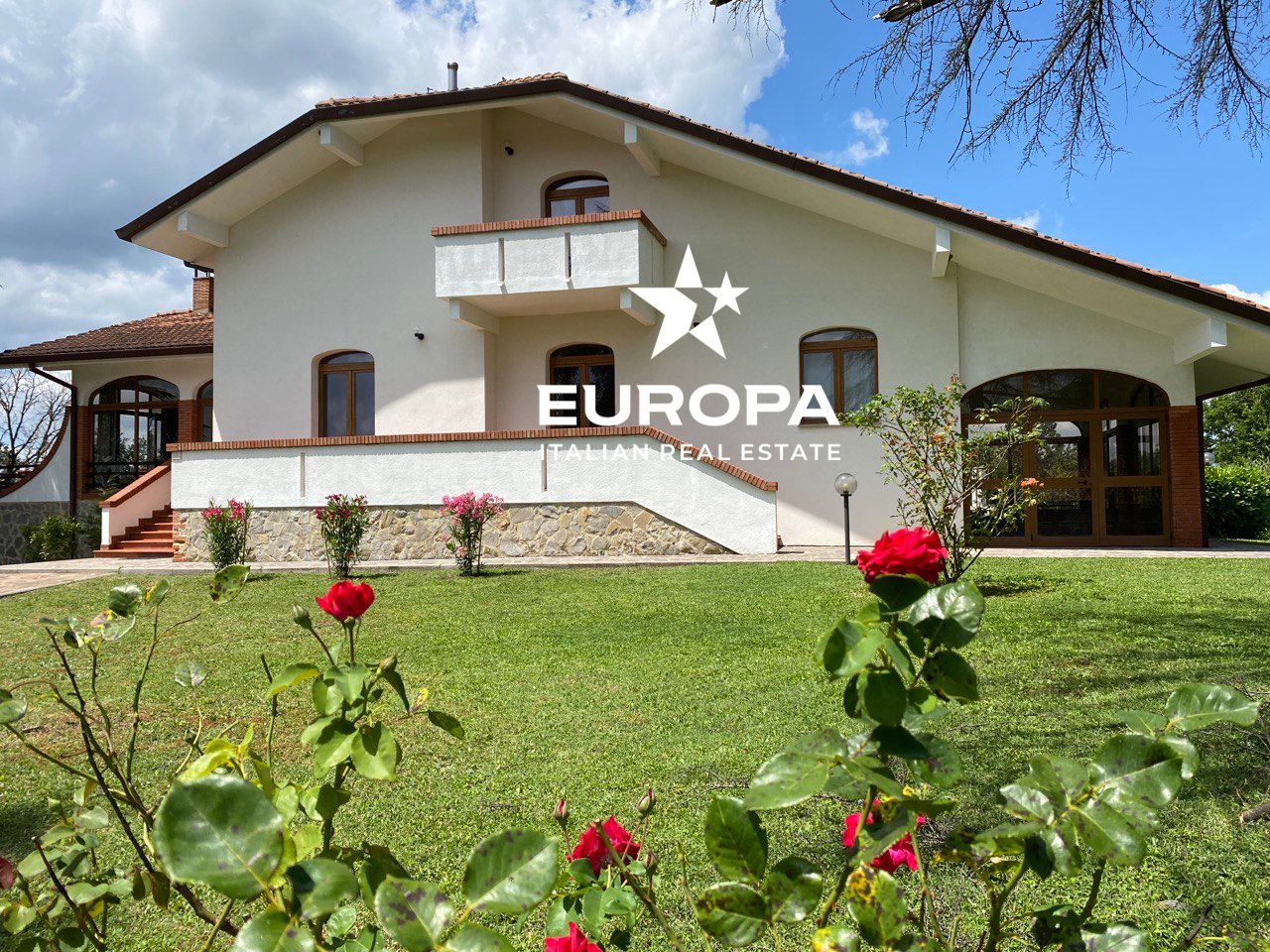 Villa in Arezzo, Italy, 309 m² - picture 1