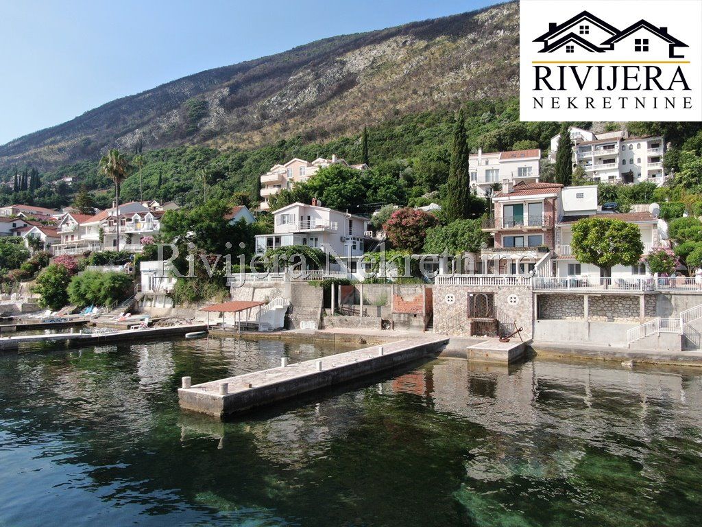 Villa à Herceg-Novi, Monténégro, 280 m² - image 1