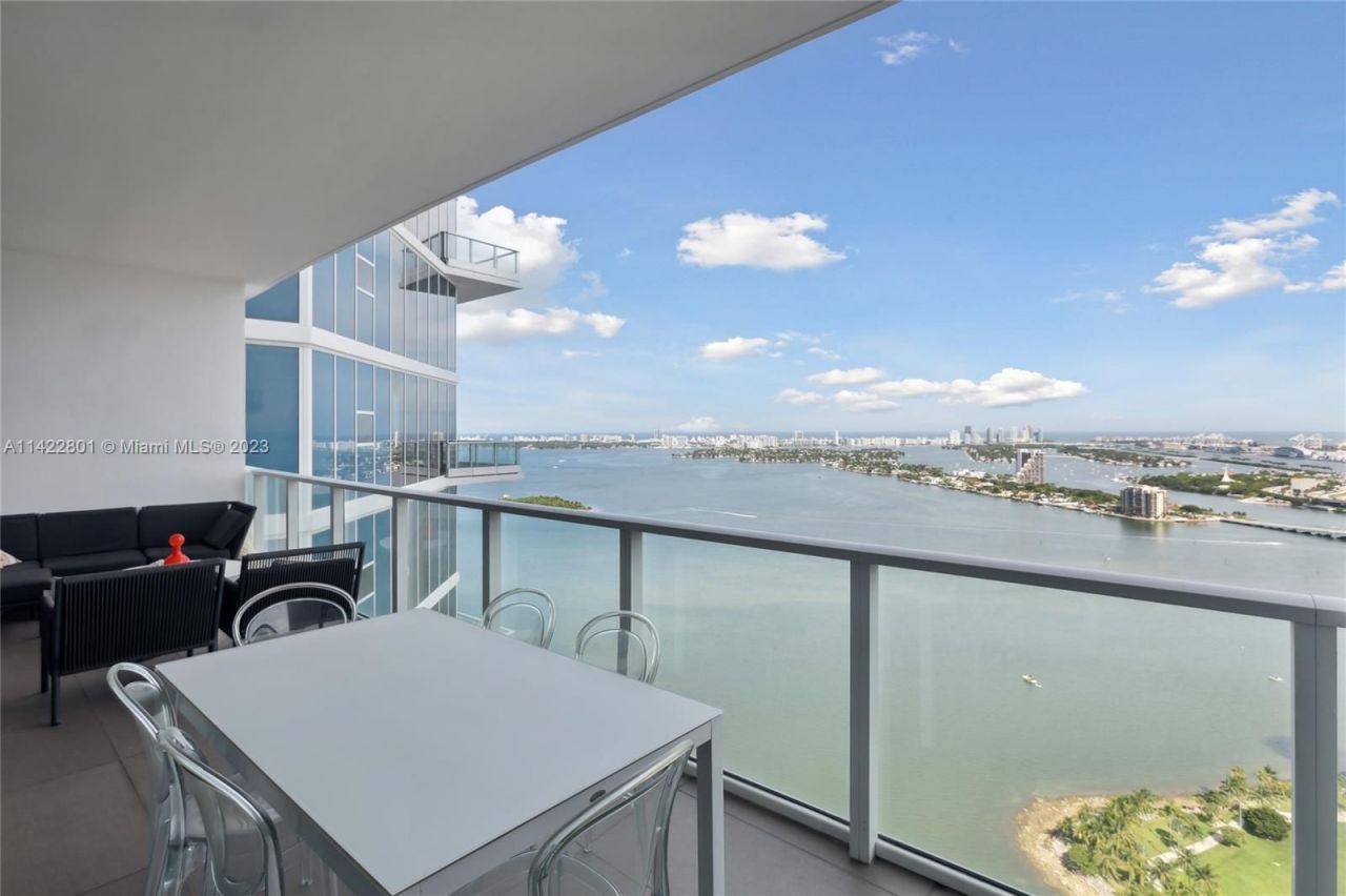 Piso en Miami, Estados Unidos, 150 m² - imagen 2