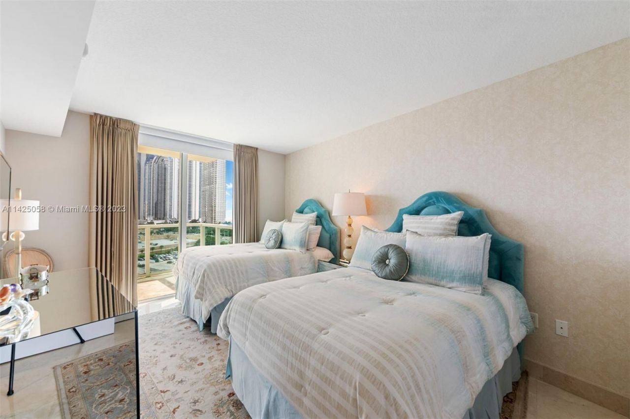 Flat in Miami, USA, 120 m² - picture 8