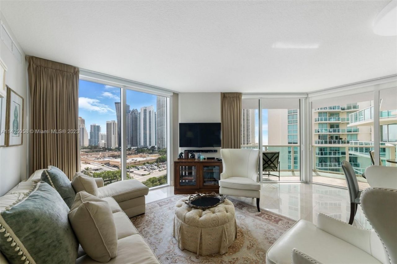 Flat in Miami, USA, 120 m² - picture 1