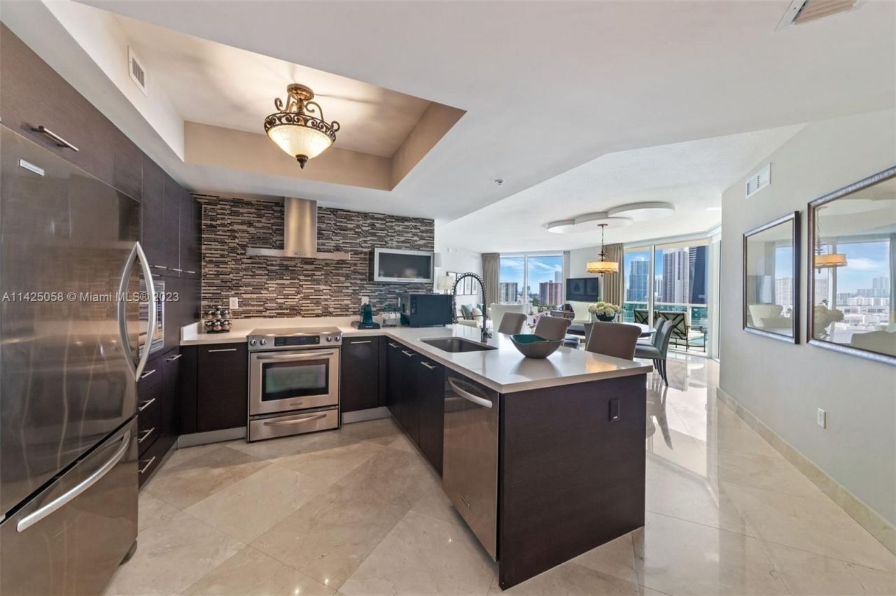 Flat in Miami, USA, 120 m² - picture 14