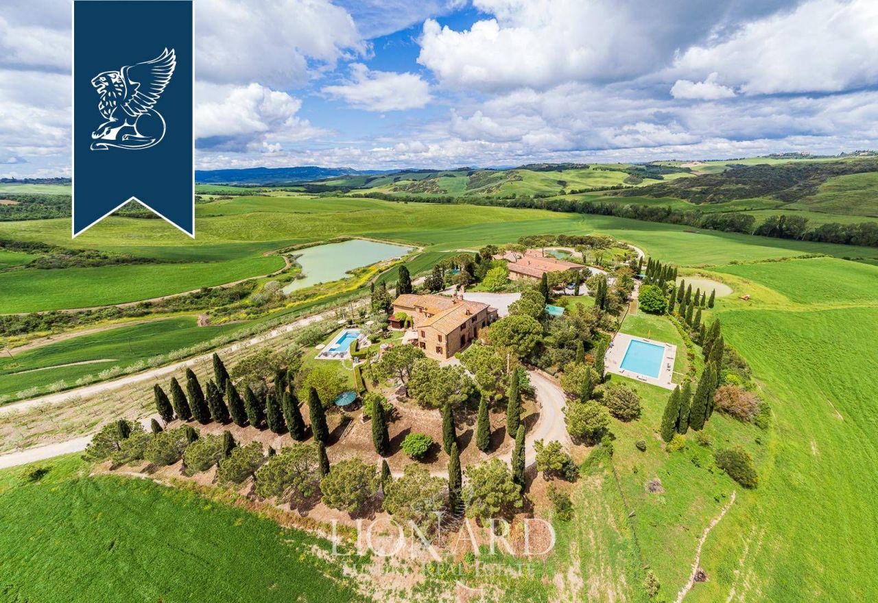 Granja en Val d'Orcia, Italia, 1 500 m² - imagen 1