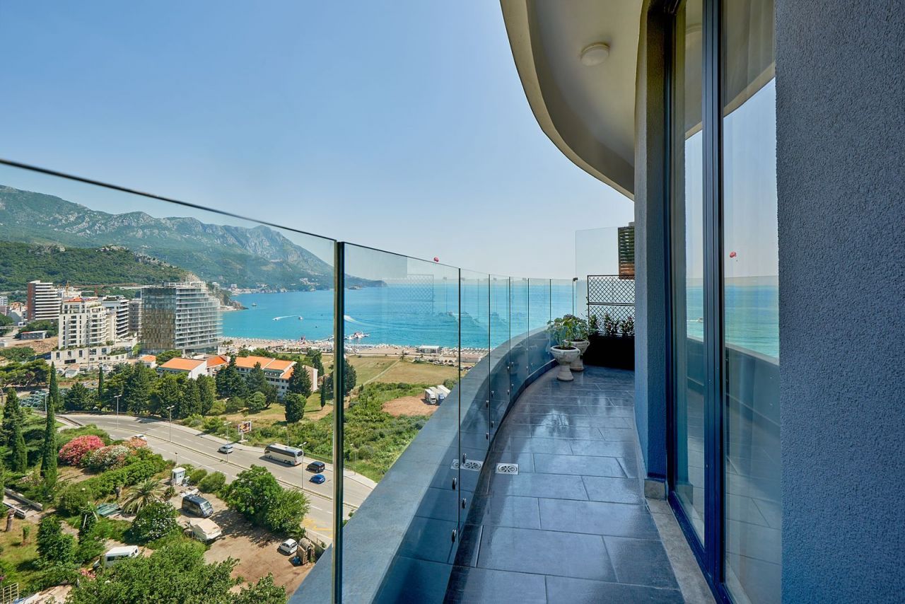 Piso en Budva, Montenegro, 90 m² - imagen 1