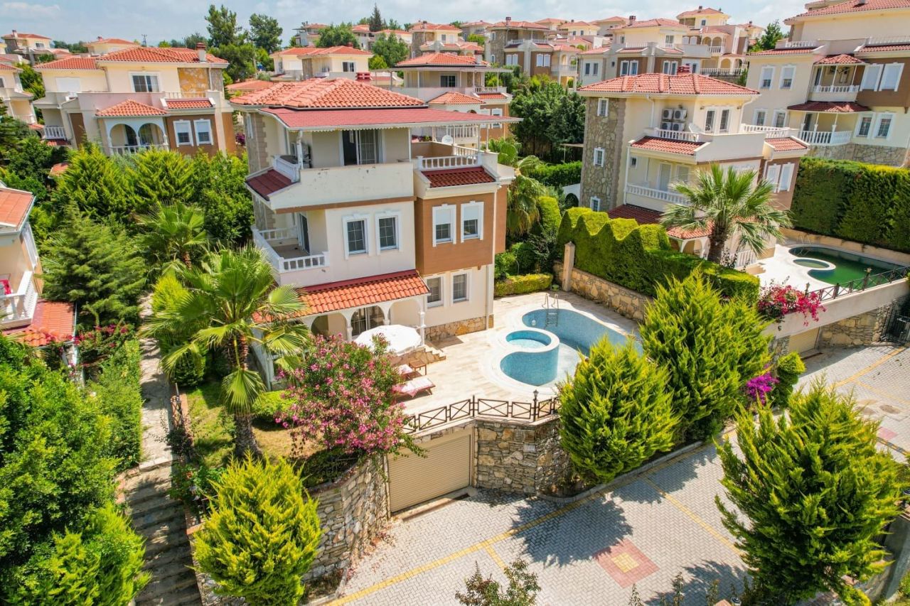 Villa à Alanya, Turquie, 300 m² - image 1