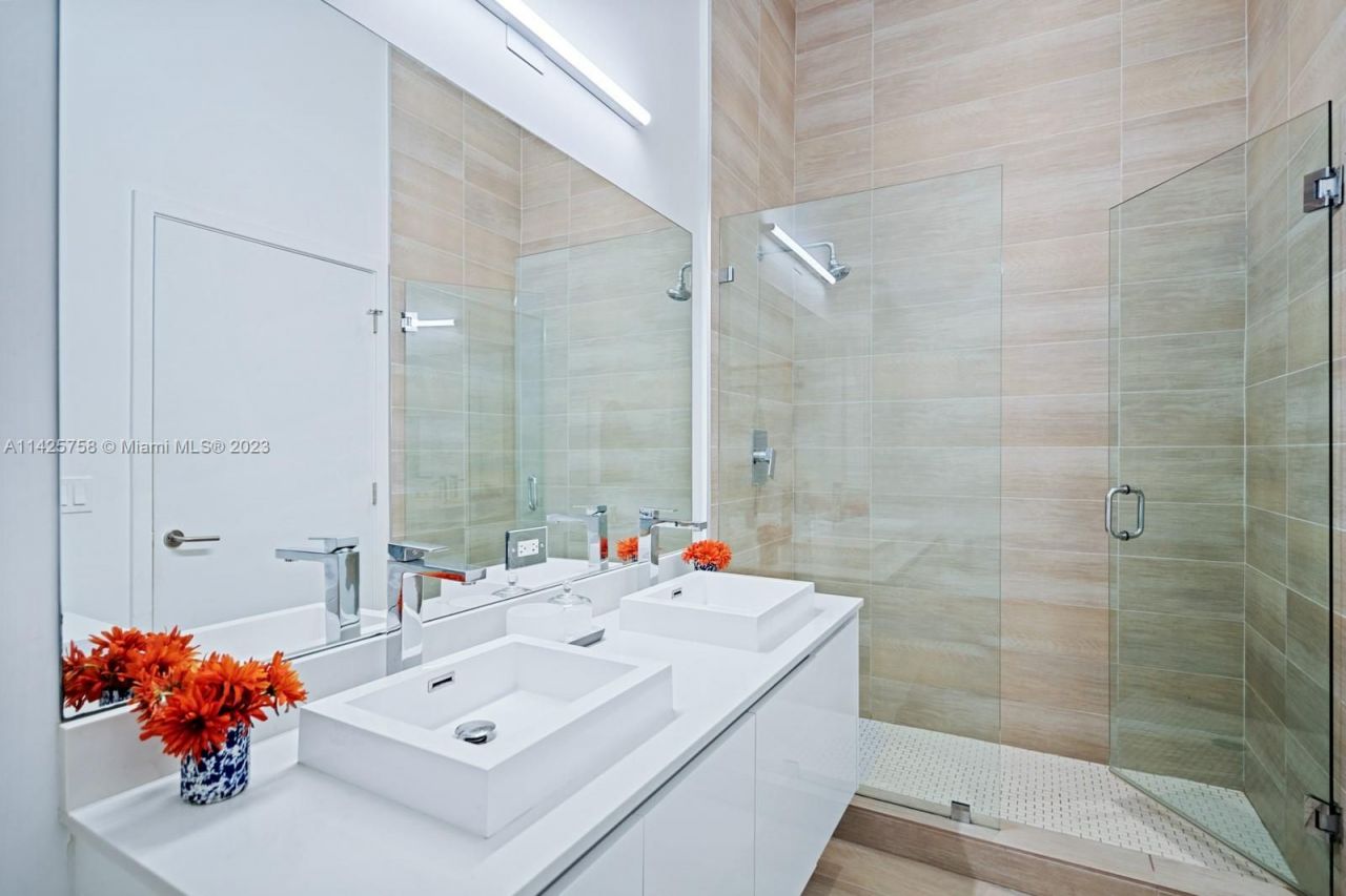 Flat in Miami, USA, 120 m² - picture 11