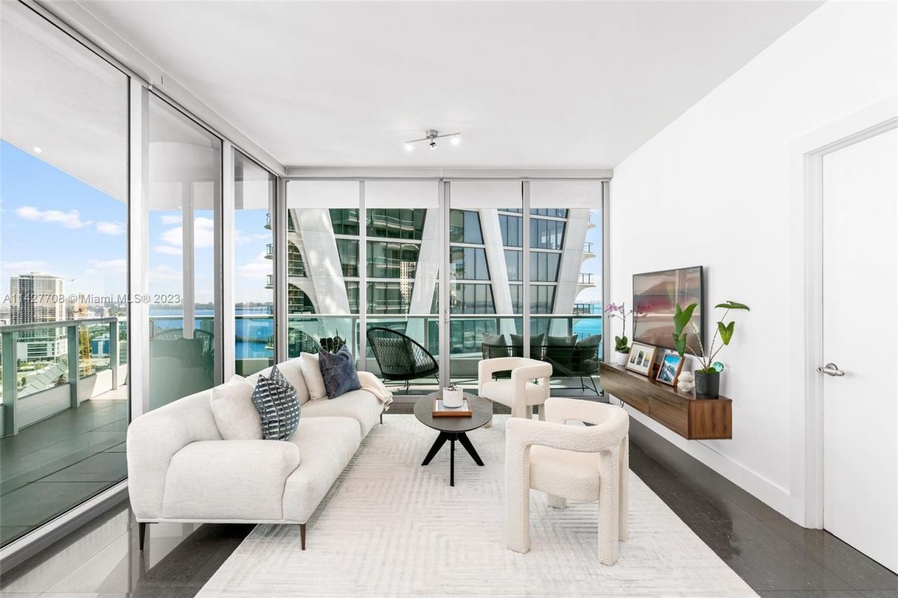 Flat in Miami, USA, 110 m² - picture 1