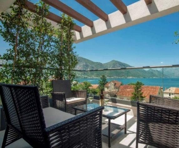 Villa à Kotor, Monténégro, 210 m² - image 1