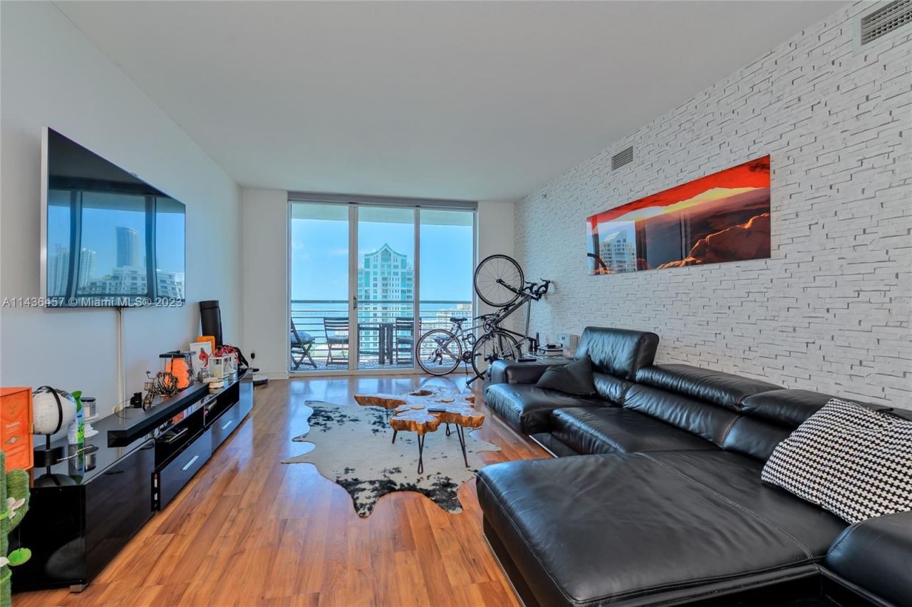 Flat in Miami, USA, 110 m² - picture 2