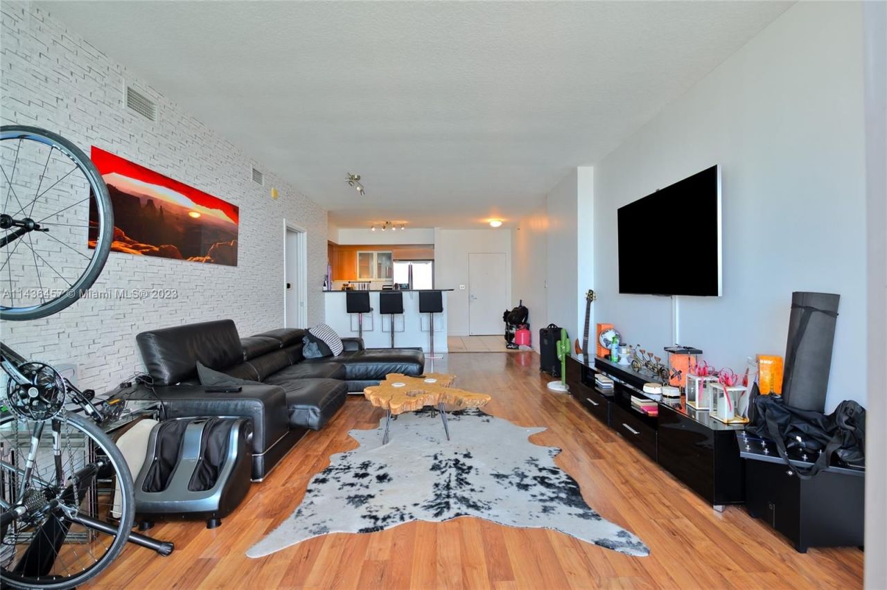 Flat in Miami, USA, 110 m² - picture 7