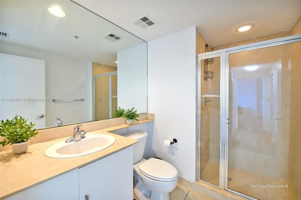 Flat in Miami, USA, 110 m² - picture 9