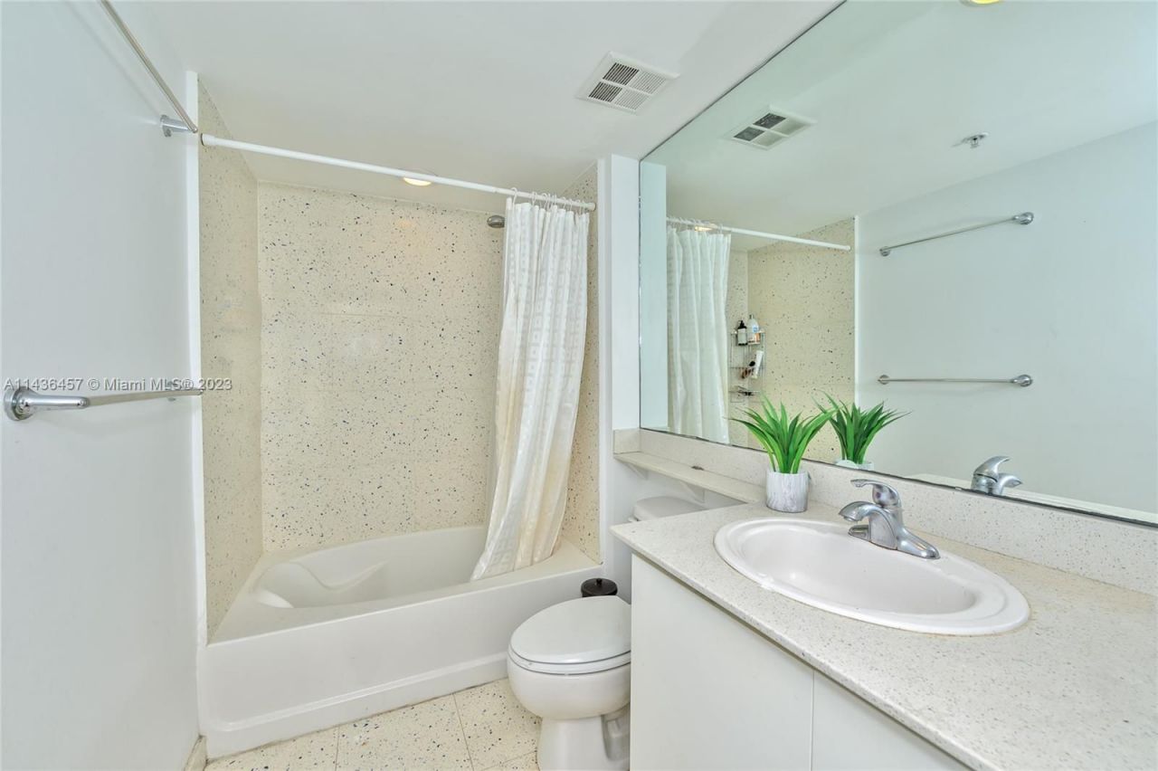 Flat in Miami, USA, 110 m² - picture 11