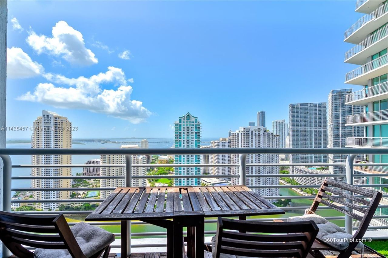 Flat in Miami, USA, 110 m² - picture 1