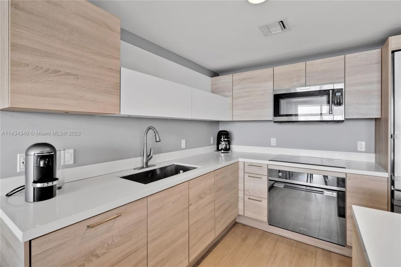 Flat in Miami, USA, 110 m² - picture 11