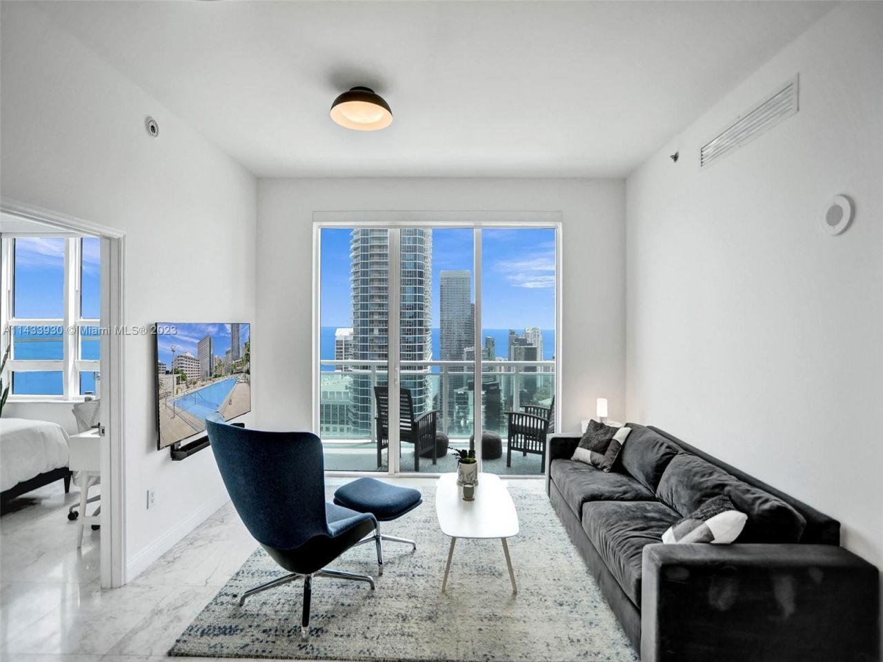 Flat in Miami, USA, 90 m² - picture 1