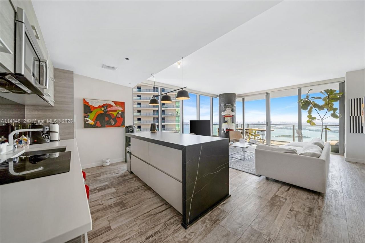 Flat in Miami, USA, 80 m² - picture 2