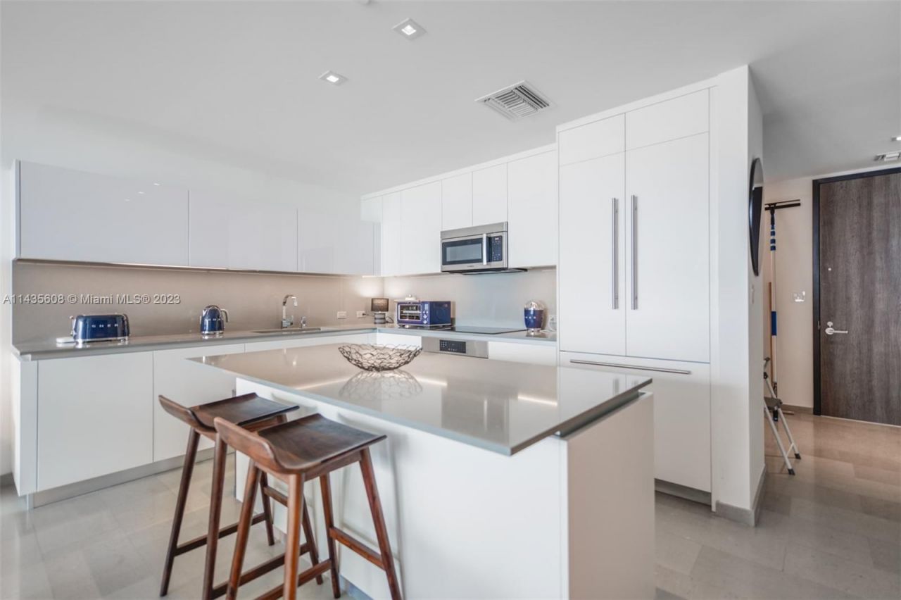 Flat in Miami, USA, 130 m² - picture 8