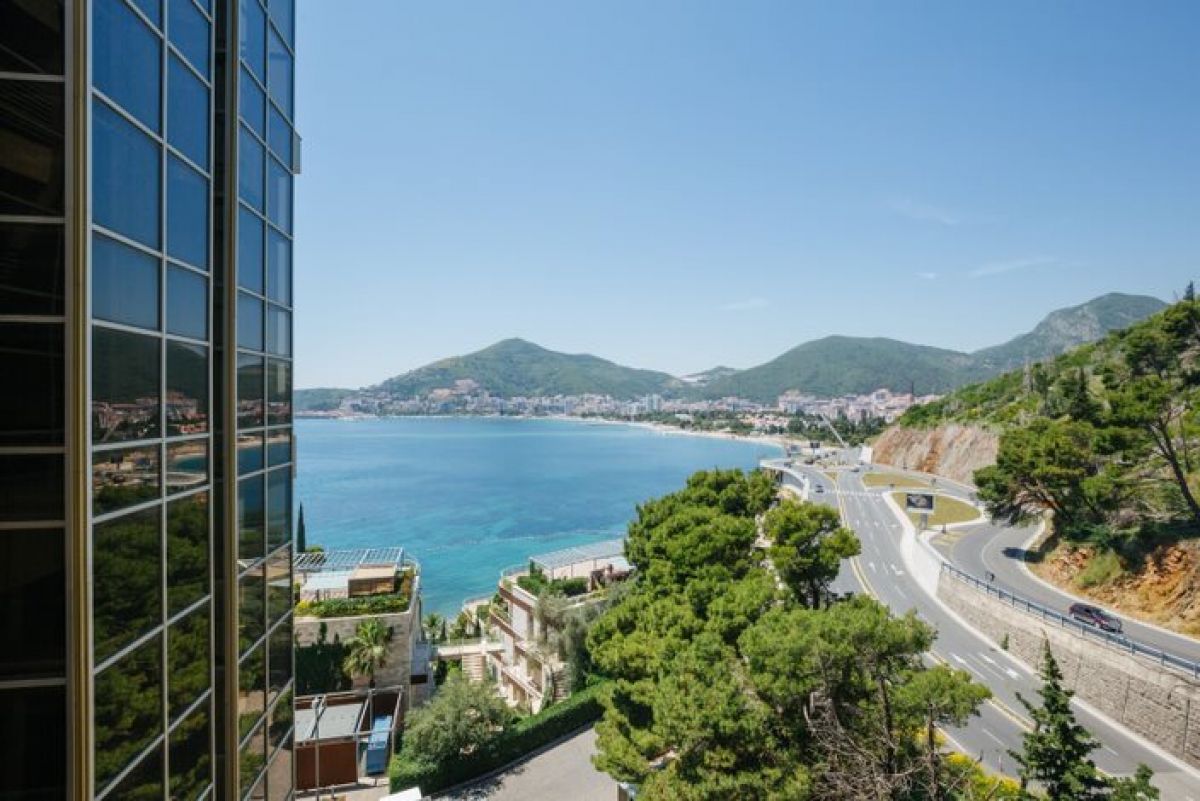 Piso en Becici, Montenegro, 115 m² - imagen 1