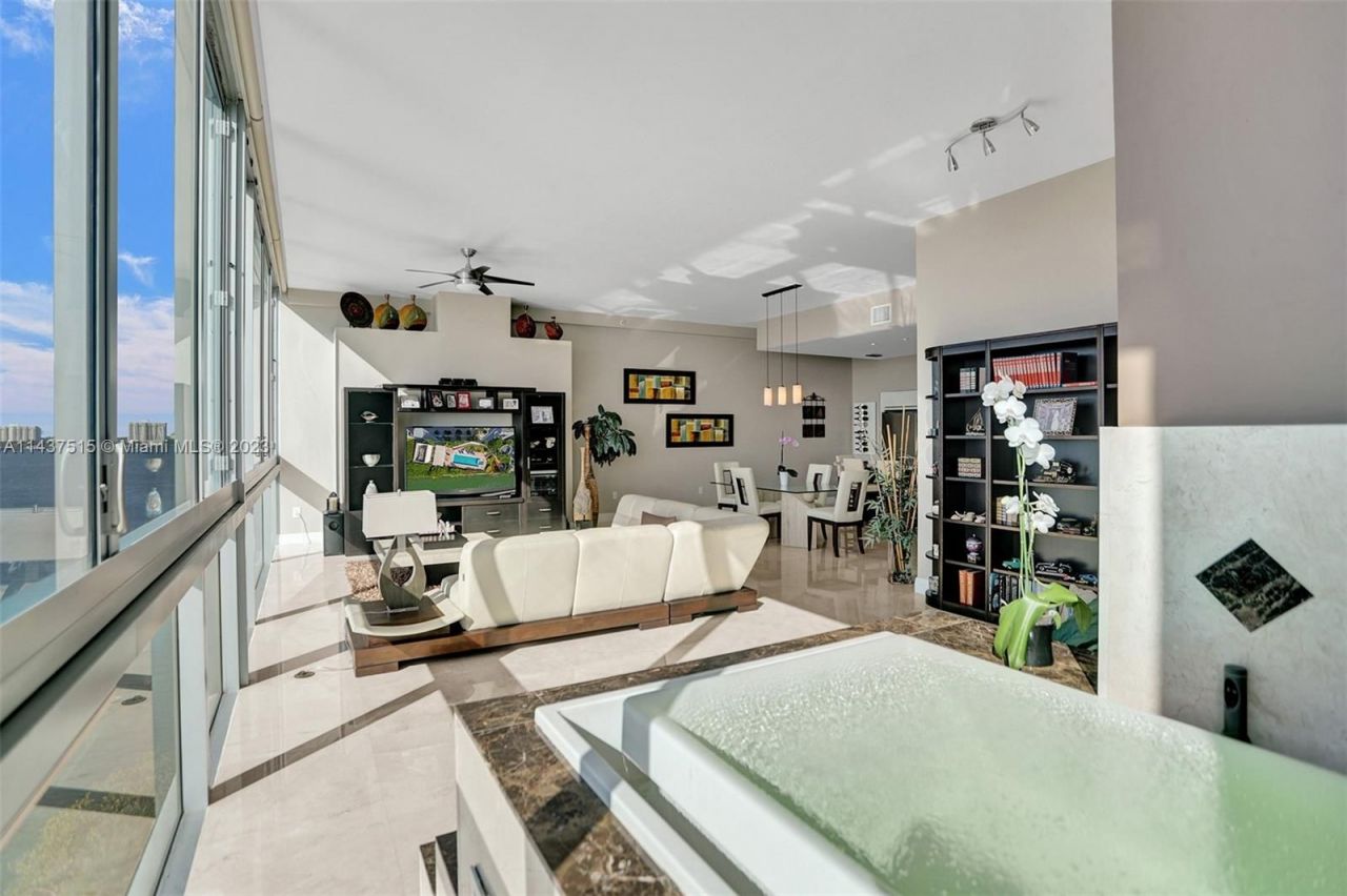 Loft in Miami, USA, 160 m² - picture 9