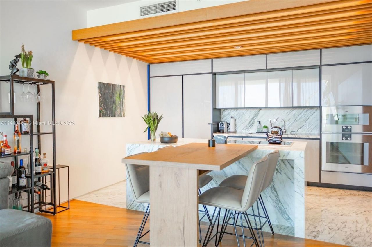 Flat in Miami, USA, 120 m² - picture 3