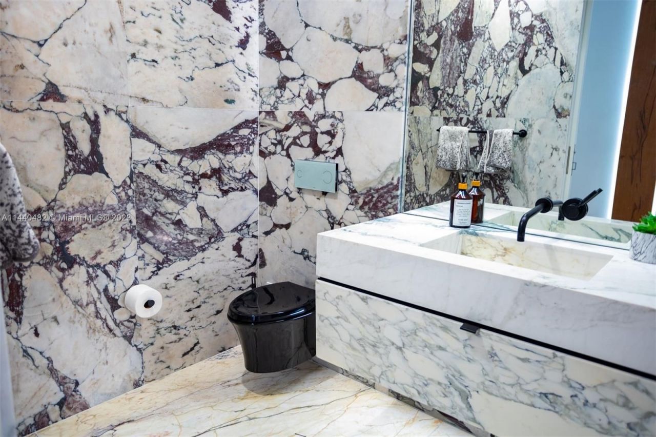 Flat in Miami, USA, 120 m² - picture 13