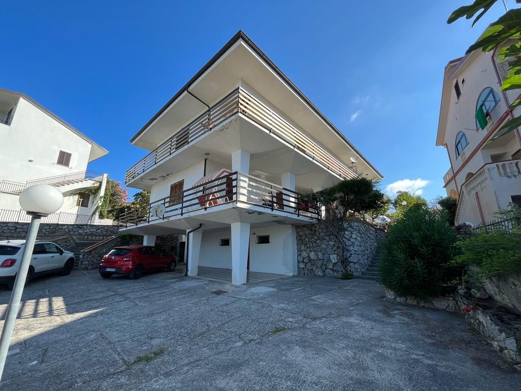 Flat in Scalea, Italy, 221 m² - picture 2