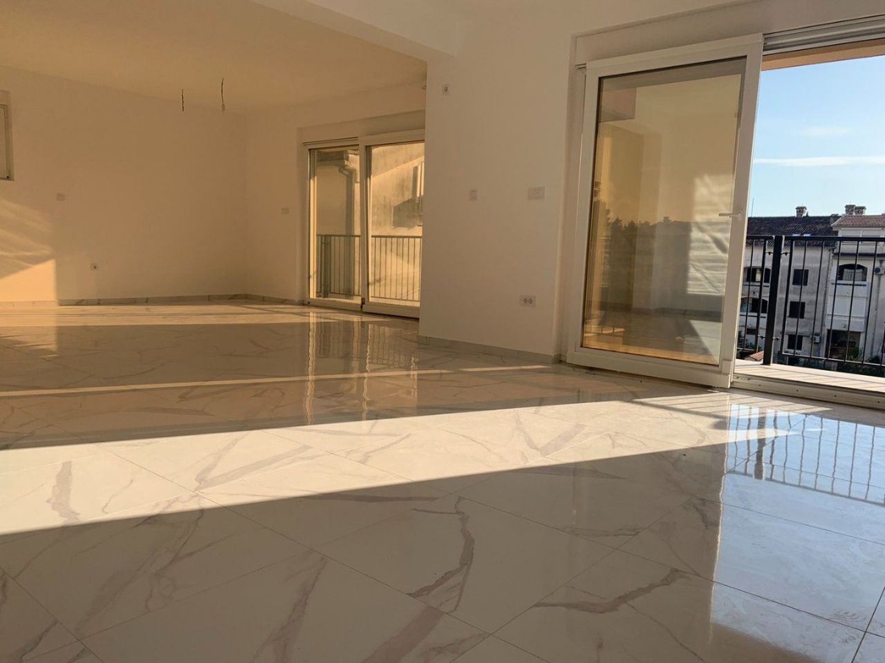 Flat in Tivat, Montenegro, 100 m² - picture 2