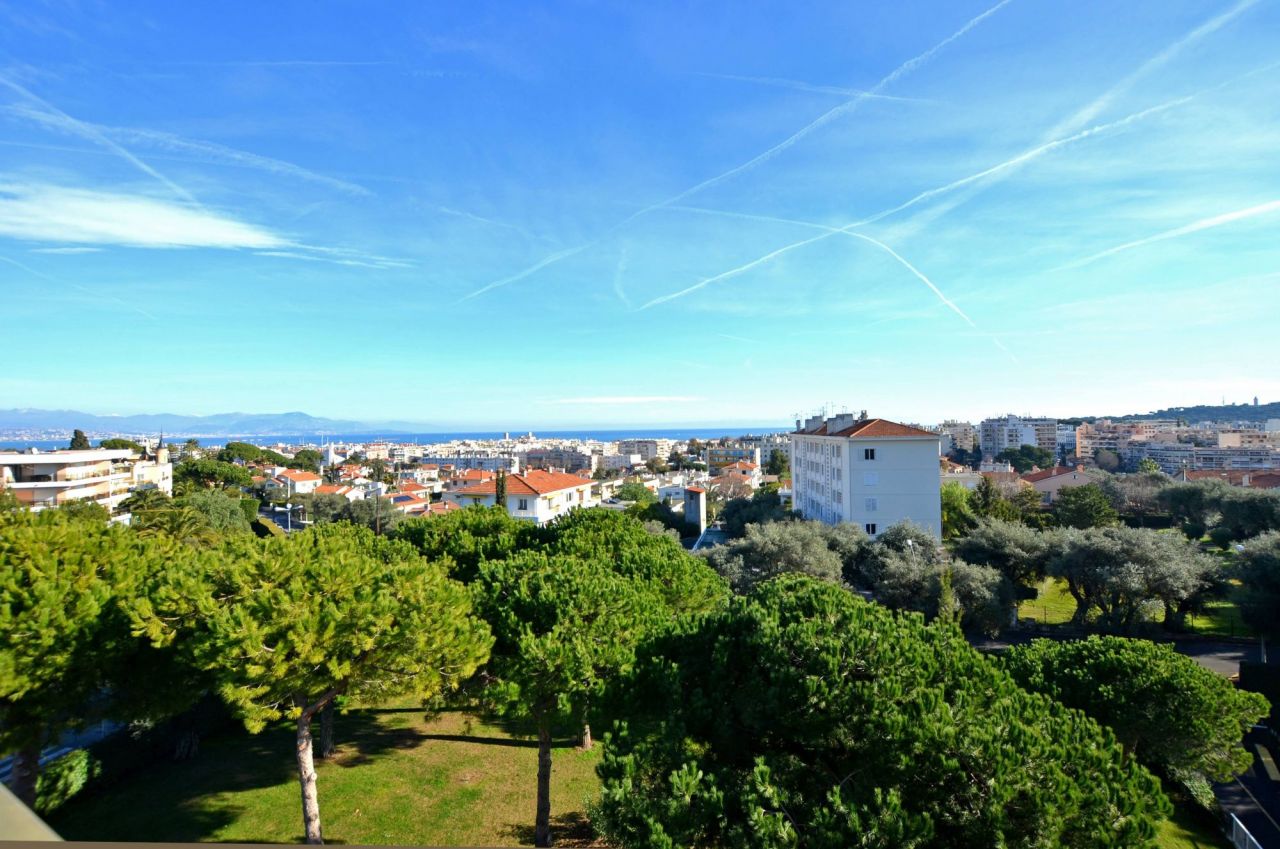 Appartement à Juan-les-Pins, France, 100 m² - image 1